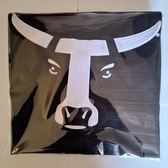 Bull Custom T-shirt, Embroidery Look design, Unisex Black - Picture 1 of 2